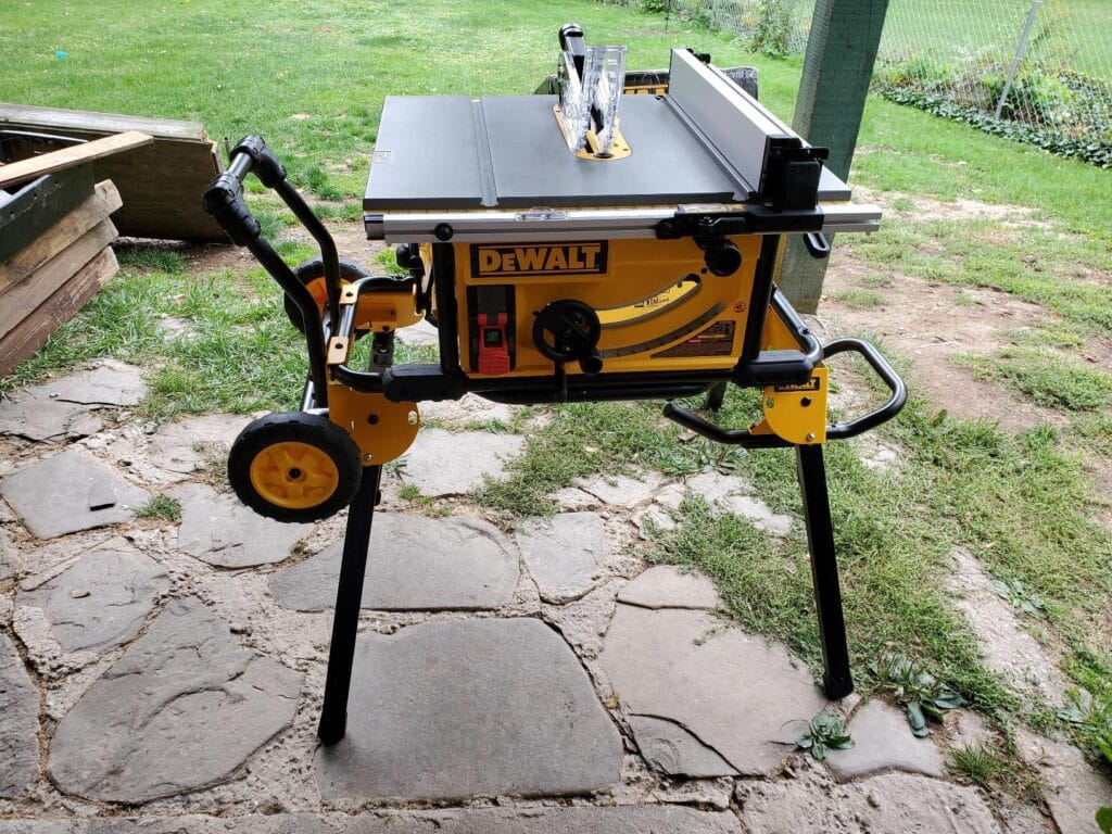 Best Overall: DEWALT Table Saw 10 Inch DWE7491RS